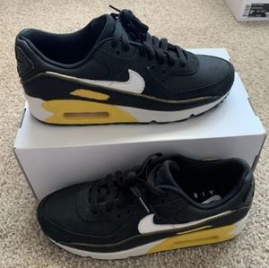 NWOT Nike Air Max 90